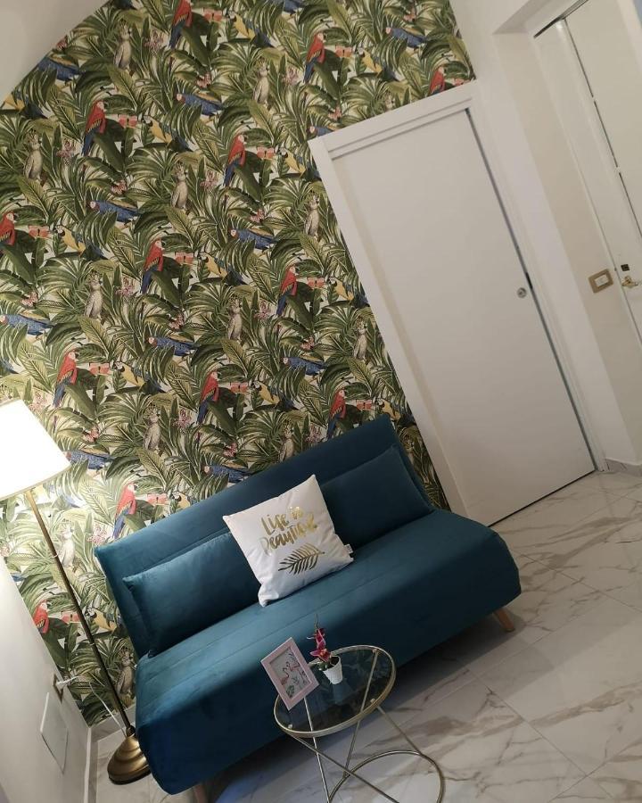 Domus Leone Tre Bed & Breakfast Napoli Bagian luar foto