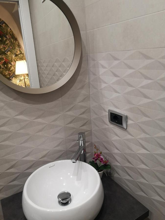 Domus Leone Tre Bed & Breakfast Napoli Bagian luar foto