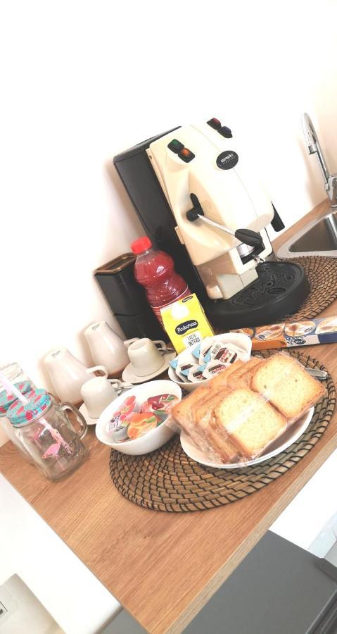 Domus Leone Tre Bed & Breakfast Napoli Bagian luar foto